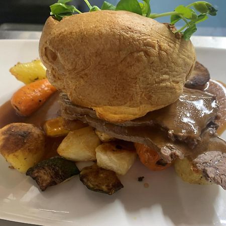 The Wheatsheaf Hotel And Restaurant Swinton  Buitenkant foto