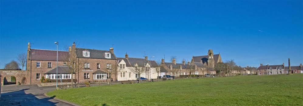 The Wheatsheaf Hotel And Restaurant Swinton  Buitenkant foto
