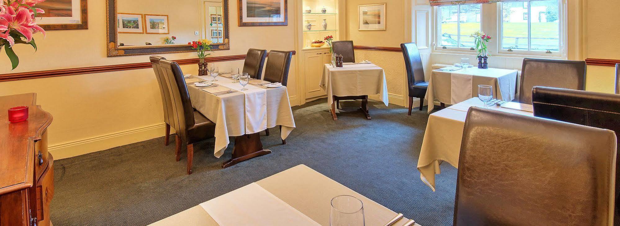 The Wheatsheaf Hotel And Restaurant Swinton  Buitenkant foto
